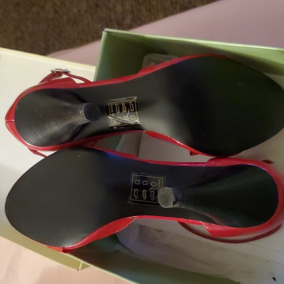 Red delicious patent leather high heels - Picture 3 of 5